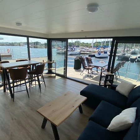 Urlaub Auf Dem Wasser Mit Einmaligen Ausblick - Well Hausboote Boltenhagen 10 Buitenkant foto