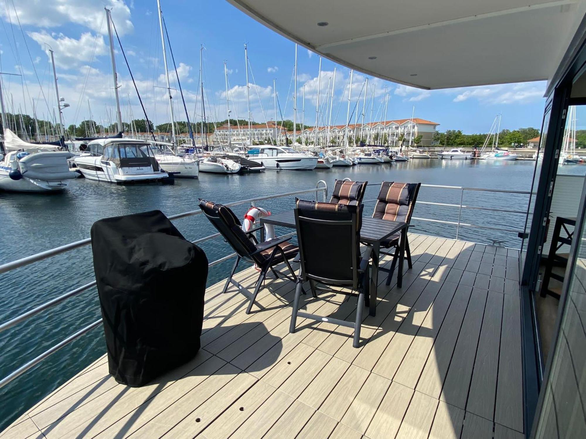 Urlaub Auf Dem Wasser Mit Einmaligen Ausblick - Well Hausboote Boltenhagen 10 Buitenkant foto