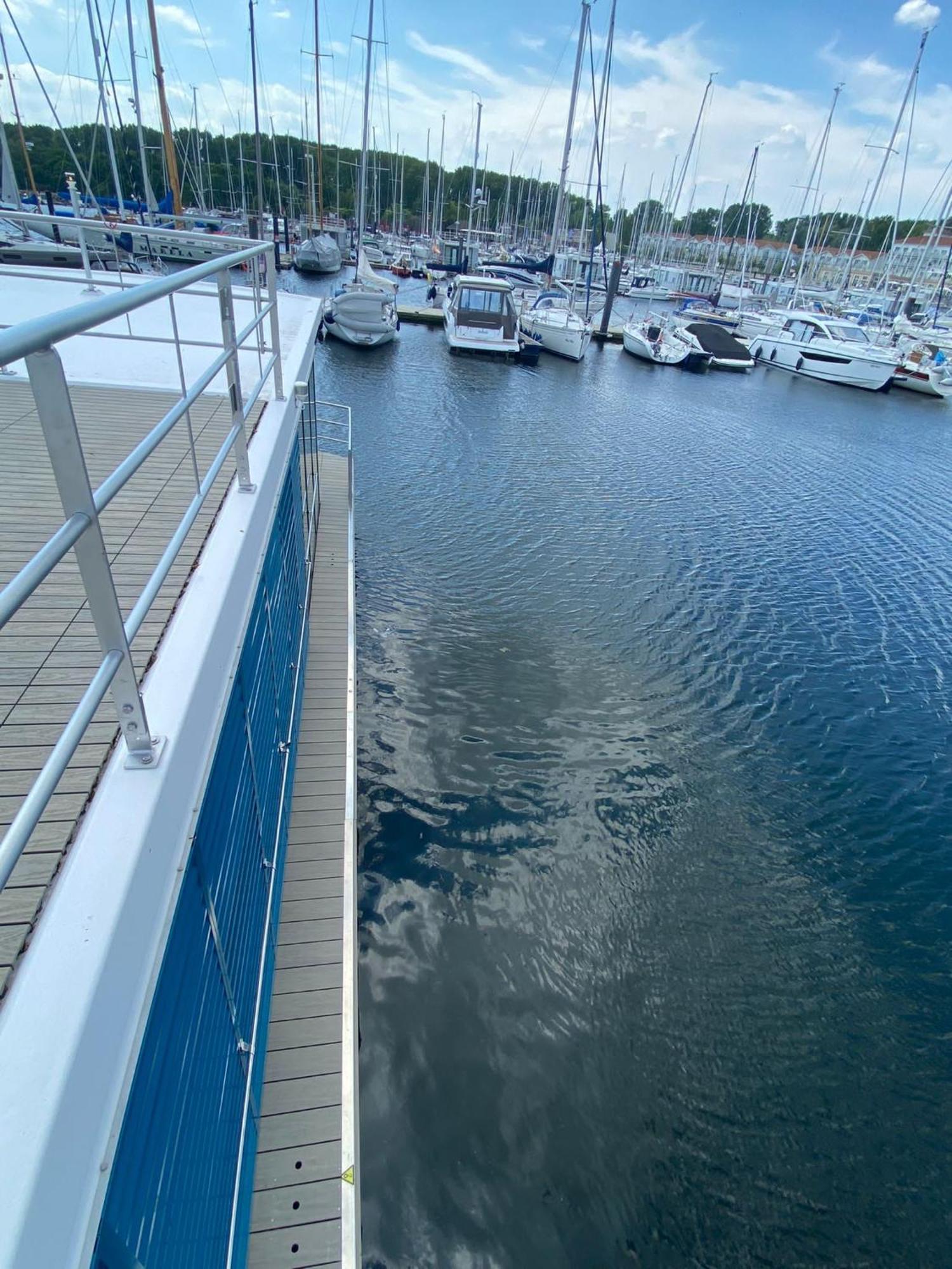 Urlaub Auf Dem Wasser Mit Einmaligen Ausblick - Well Hausboote Boltenhagen 10 Buitenkant foto